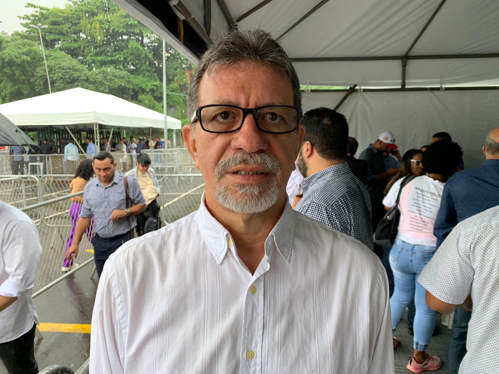 O secretário da Casa Civil da Bahia, Afonso Florence (PT), foi exonerado nesta quarta-feira (22)