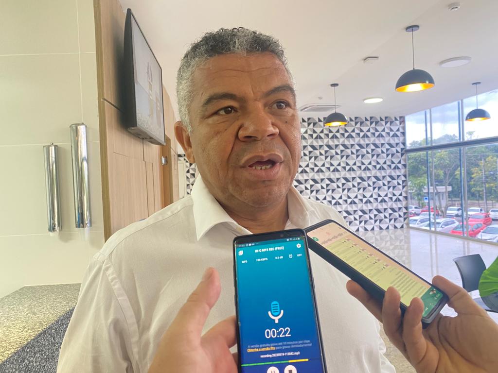 Recentemente, o deputado teve um atrito com Rui por, segundo ele, o ministro ter barrado a presença do movimento em um evento na capital com a presença de Lula Recentemente, o deputado teve um atrito com Rui por, segundo ele, o ministro ter barrado a presença do movimento em um evento na capital com a presença de Lula