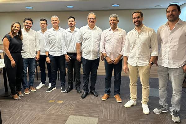 O deputado federal Adolfo Viana, presidente da legenda no Estado, estaria articulando para emplacar ou manter na função Jackson Carvalho