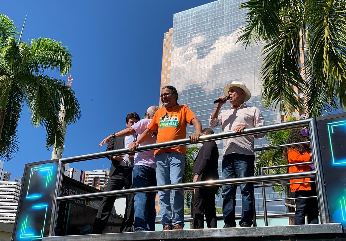 Joseildo discursa em ato promovido pelos petroleiros em Salvador