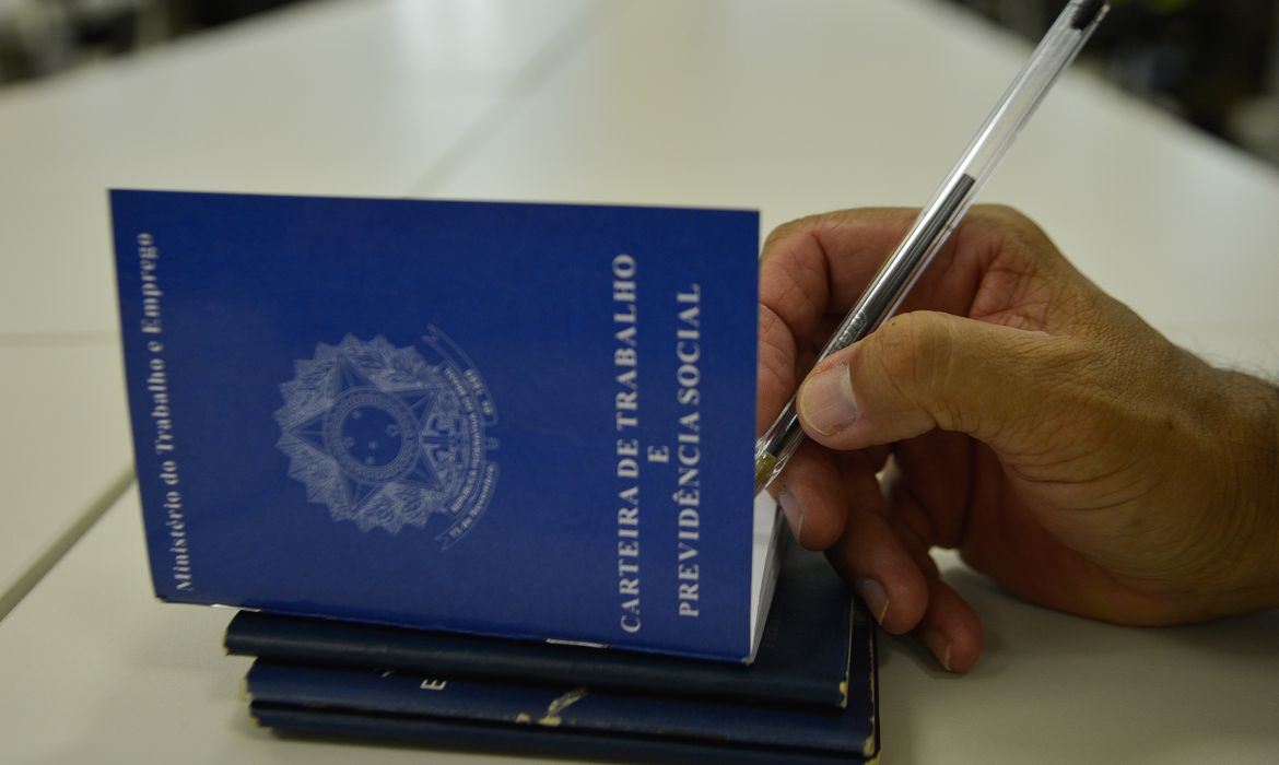 Administradores, advogados, oceanógrafos, biólogos, engenheiros e outros profissionais poderão concorrer Administradores, advogados, oceanógrafos, biólogos, engenheiros e outros profissionais poderão concorrer