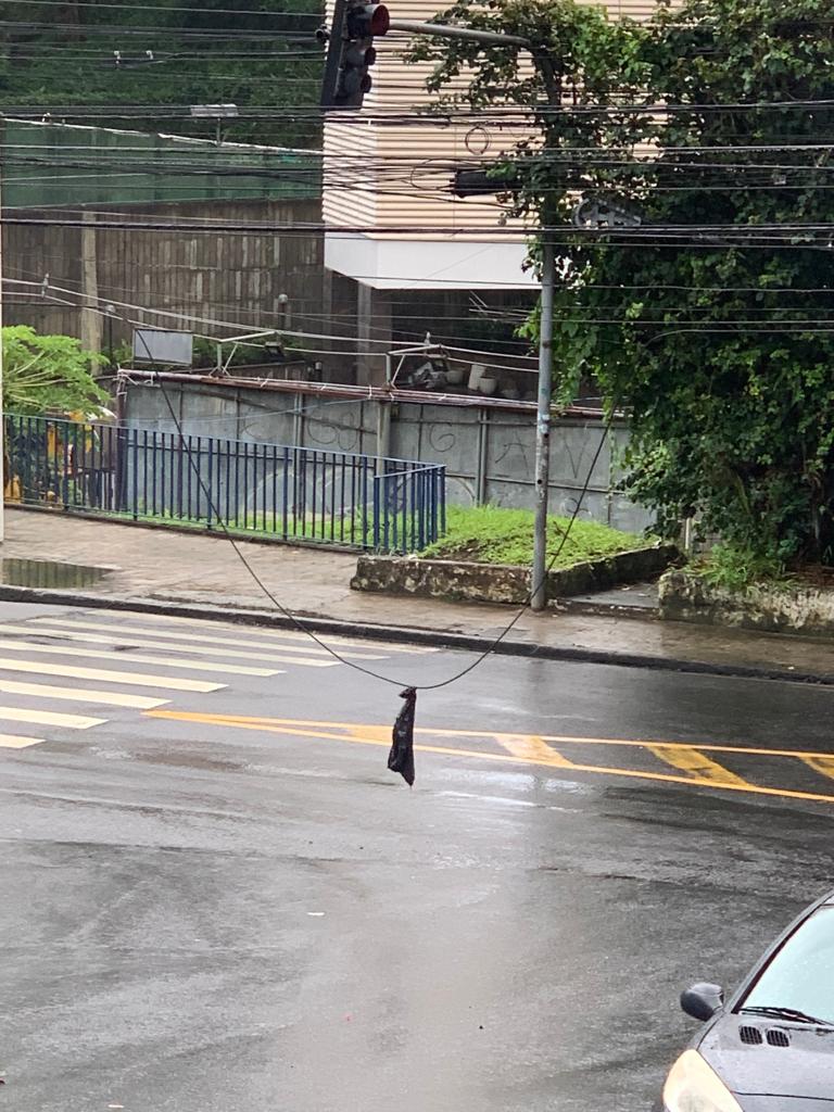 Situação persiste na rua Comendador Horácio Urpia Jr. há uma semana