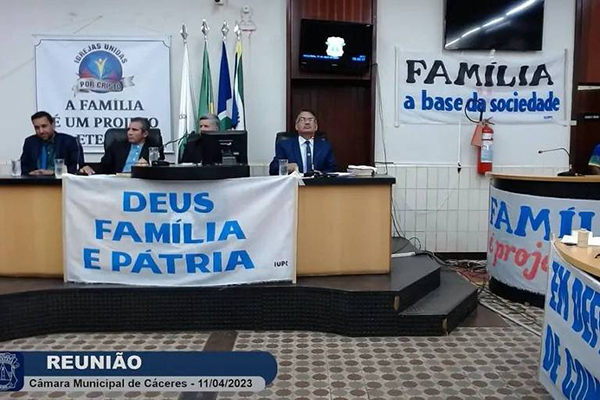 Encontro de vereadores e pastores na Câmara de Cáceres (MT) contra projeto de lei que institui o Dia do Orgulho LGBTQIA+