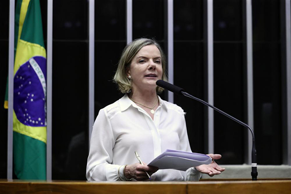 Presidente do PT, Gleisi Hoffmann enfrenta tensões e críticas internas Presidente do PT, Gleisi Hoffmann enfrenta tensões e críticas internas