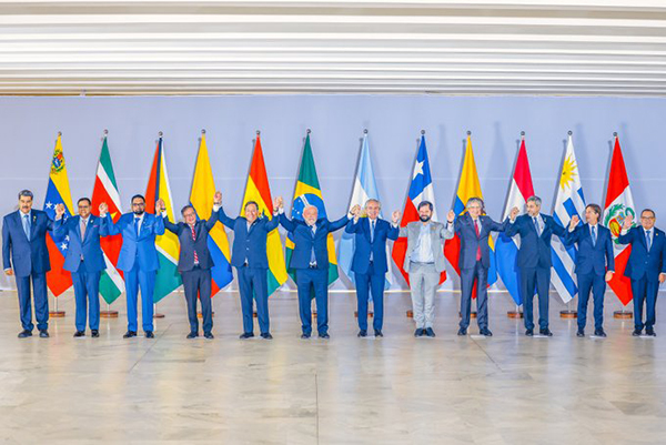 Lula e os presidentes da América do Sul durante encontro para discutir nova integração regional, em Brasília Lula e os presidentes da América do Sul durante encontro para discutir nova integração regional, em Brasília