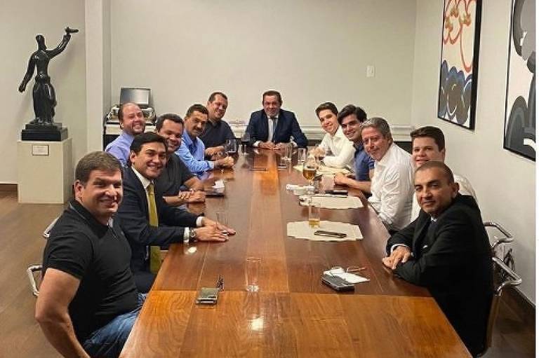 Polícia investiga se há relação entre repasse e desvios em contratos; defesa refuta suspeitas