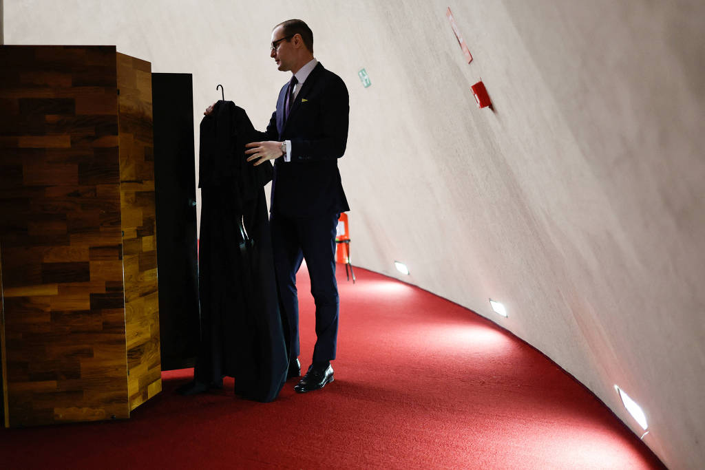 Firmas de advogado indicado por Lula ao STF receberam R$ 1,7 milhão por consultoria jurídica em 4 anos, além de R$ 1,2 milhão por prestação de serviços durante as eleições de 2022