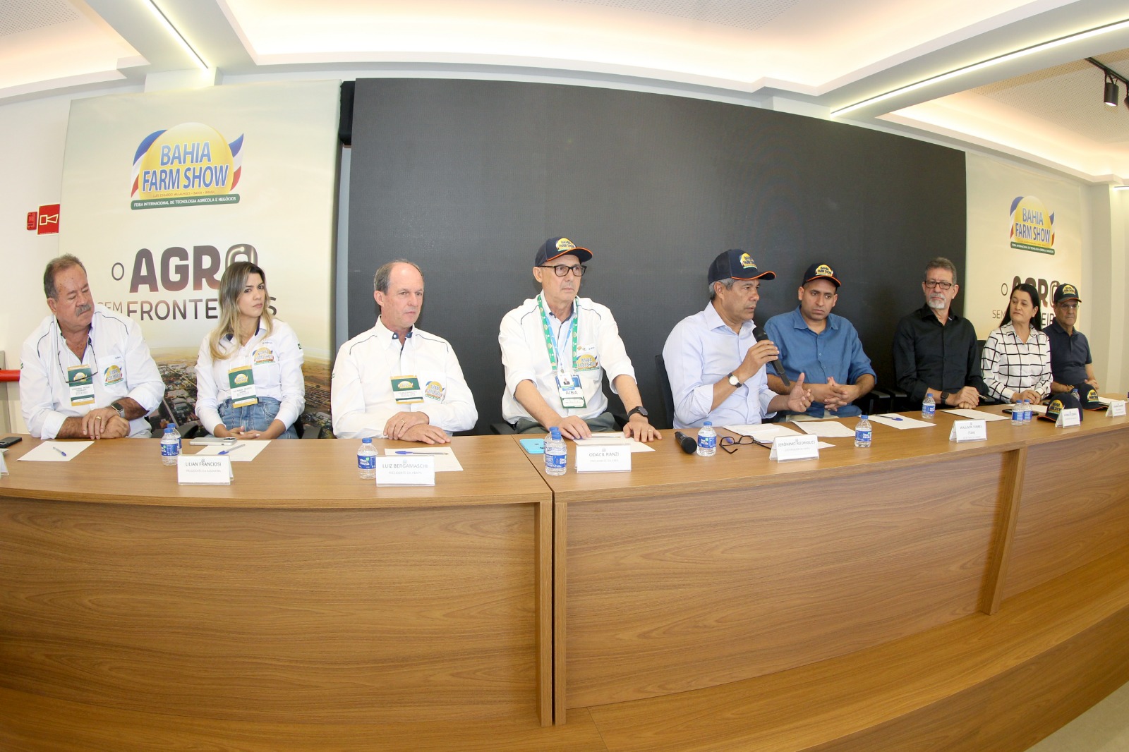 Reunião aconteceu na manhã desta segunda-feira (5)