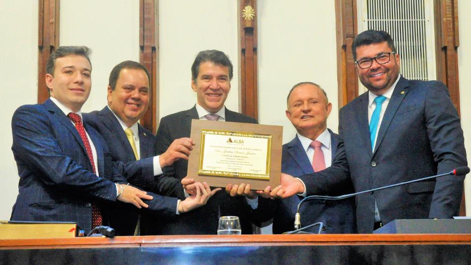 Iniciativa da honraria partiu do atual deputado federal Elmar Nascimento (UB) 