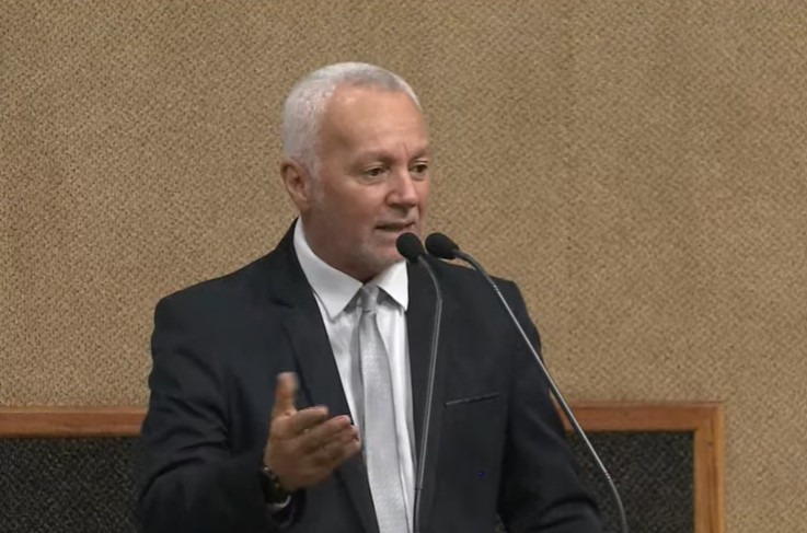 Bobô distinguiu a atuação de Jerônimo à de Rui; deputados de oposição também elogiaram republicanismo do gestor petista