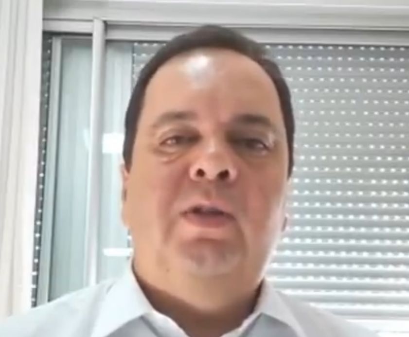 Ele apontou que há uma relação desproporcional entre senadores e deputados, com pelo menos três ministros para cada um desses órgãos, ocupando pastas de maior relevância