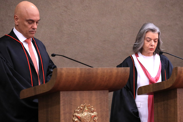 O ministro Alexandre de Moraes ao lado de Carmen Lúcia