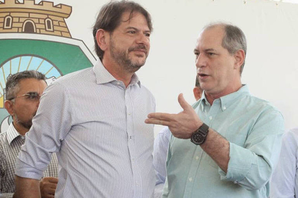 Atualmente, o PDT é presidido pelo deputado federal André Figueiredo, um dos pivôs da disputa no partido que opõe os irmãos Cid e Ciro Gomes Atualmente, o PDT é presidido pelo deputado federal André Figueiredo, um dos pivôs da disputa no partido que opõe os irmãos Cid e Ciro Gomes