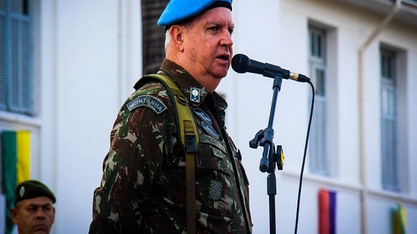 O oficial-general Edson Skora Rosty