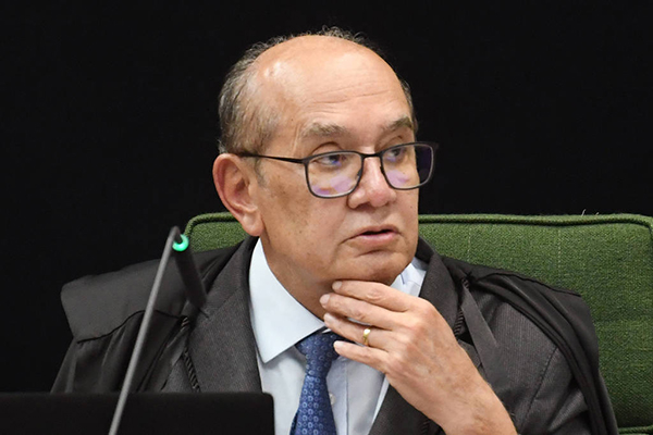 Ministro do STF diz ser uma pessoa da 'interlocução', ao cogitar motivos que teriam feito que Bolsonaro pedisse a filho que o preservasse Ministro do STF diz ser uma pessoa da 'interlocução', ao cogitar motivos que teriam feito que Bolsonaro pedisse a filho que o preservasse