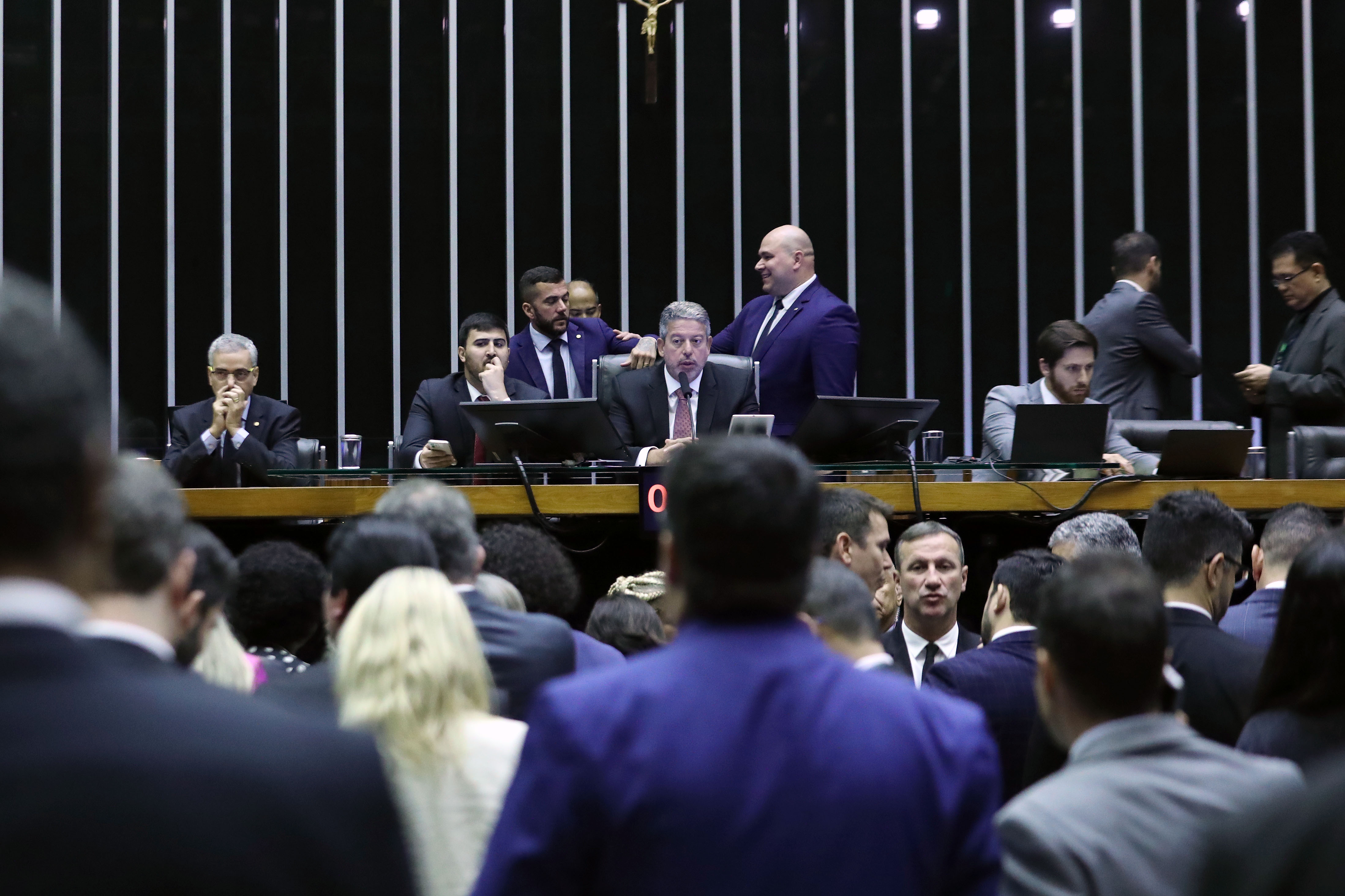 Dos 50 parlamentares do partido União Brasil, que controla direta ou indiretamente três ministérios no governo Lula, 35 votaram a favor, sendo que quatro deles eram baianos Dos 50 parlamentares do partido União Brasil, que controla direta ou indiretamente três ministérios no governo Lula, 35 votaram a favor, sendo que quatro deles eram baianos