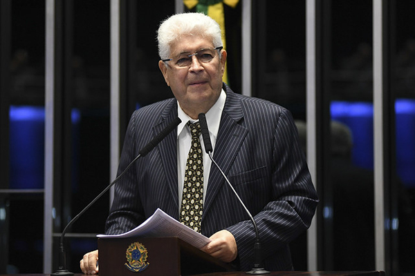 O ex-governador do Paraná Roberto Requião O ex-governador do Paraná Roberto Requião