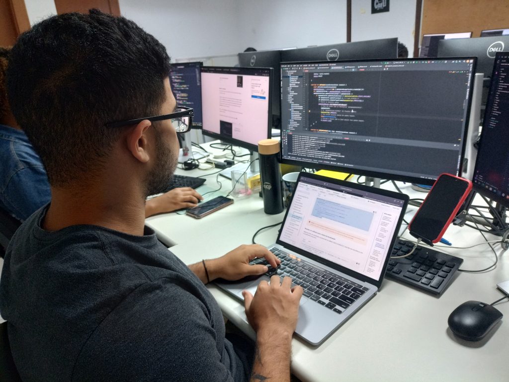 A ferramenta, além de captar mensagem de voz com a demanda solicitada, ainda converte a fala em texto, permitindo ajuste e edição por parte do usuário A ferramenta, além de captar mensagem de voz com a demanda solicitada, ainda converte a fala em texto, permitindo ajuste e edição por parte do usuário