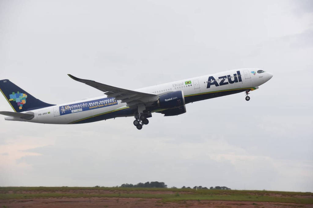 Gelo nas asas de aviões atrasa e cancela voos em Curitiba neste sábado (15) Gelo nas asas de aviões atrasa e cancela voos em Curitiba neste sábado (15)