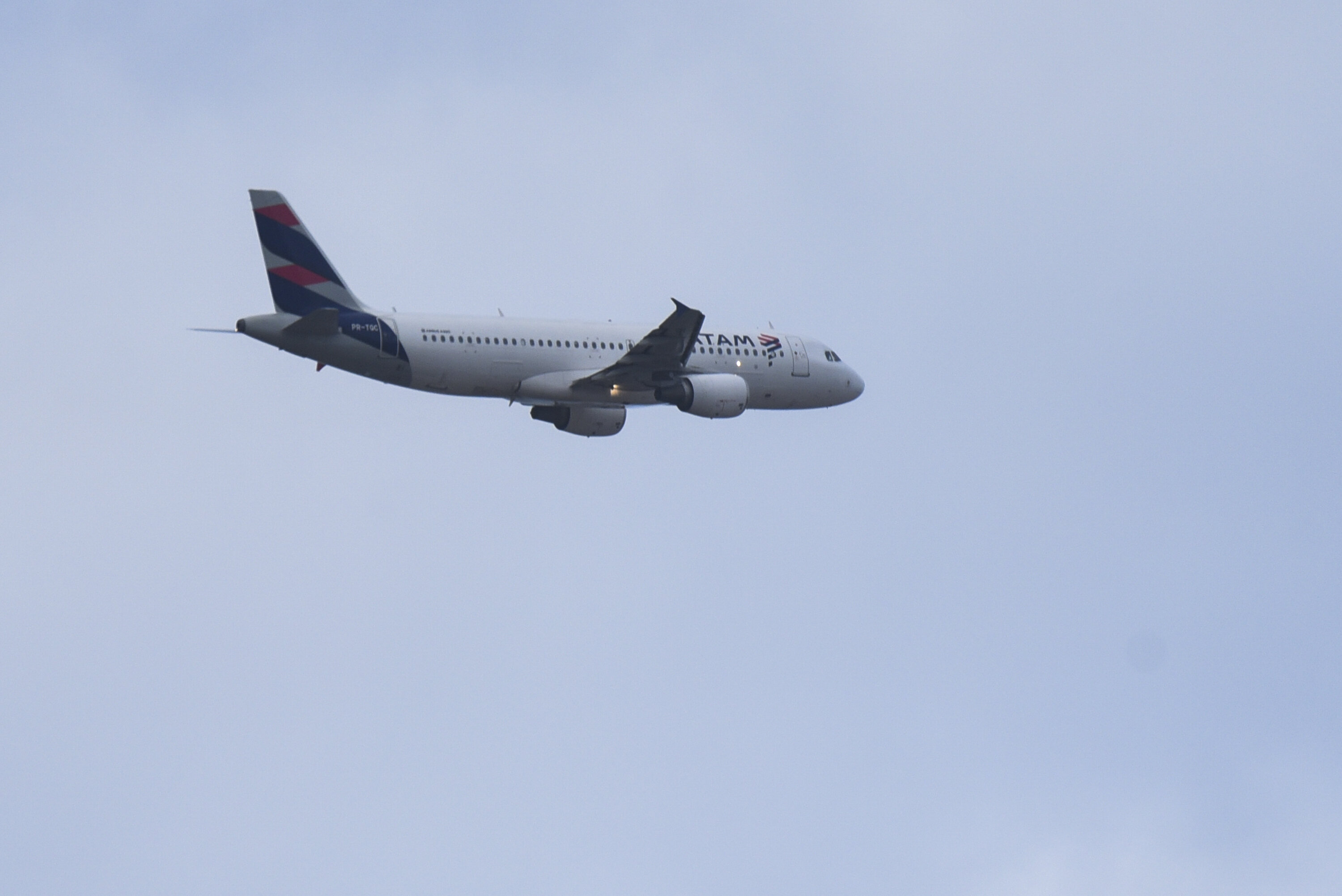  Companhias aéreas cancelaram milhares de voos na sexta-feira