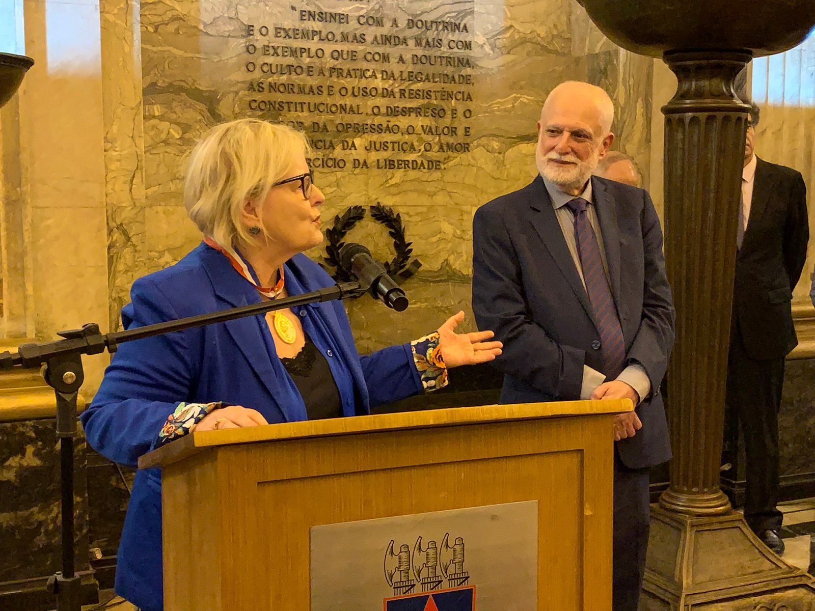 Em seu discurso, a Ministra declarou que no “histórico Fórum Ruy Barbosa” se sente honrada por instituir o novo modelo de Mutirão Processual Penal para revisar penas de custodiados do Sistema Prisional Em seu discurso, a Ministra declarou que no “histórico Fórum Ruy Barbosa” se sente honrada por instituir o novo modelo de Mutirão Processual Penal para revisar penas de custodiados do Sistema Prisional