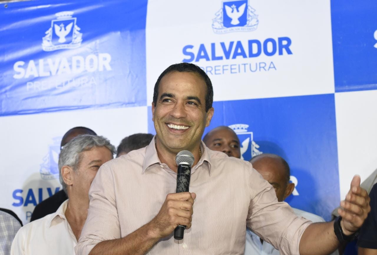 Durante entrega de uma praça em Jardim Armação, o prefeito destacou que a cidade carece de um equipamento desta magnitude Durante entrega de uma praça em Jardim Armação, o prefeito destacou que a cidade carece de um equipamento desta magnitude