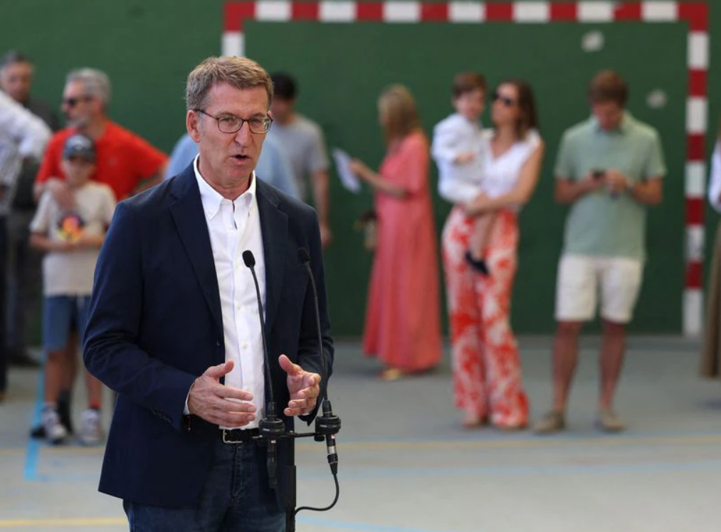 Com 98% das urnas apuradas, o PP possuí 32,96%, contra 31,73% do Partido Socialista (PSOE), legenda do atual primeiro-ministro