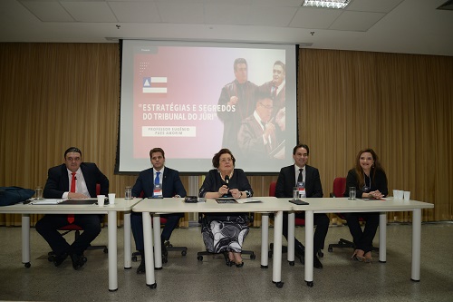 Objetivo é discutir situações práticas de plenário, rituais e estratégias do Tribunal do Júri