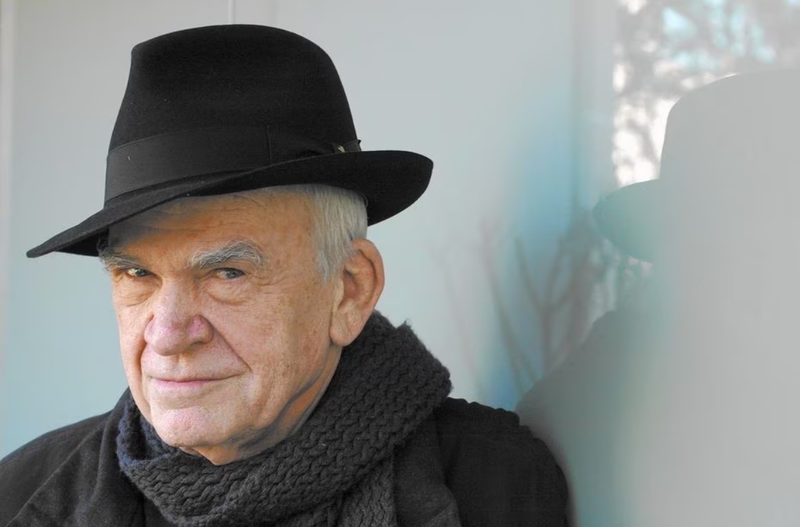 Morre o escritor checo Milan Kundera aos 94 anos