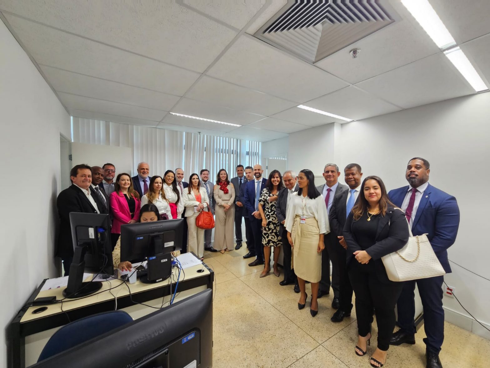 Encontro aconteceu nesta segunda-feira 