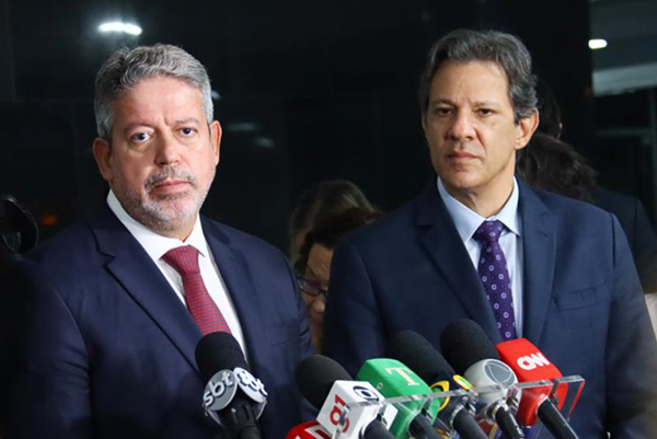 O presidente da Câmara dos Deputados, Arthur Lira (PP-AL), e o ministro da Fazenda, Fernando haddad