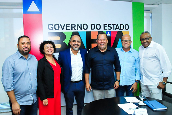 O vice-governador Geraldo Jr. (MDB) com dirigentes sindicais