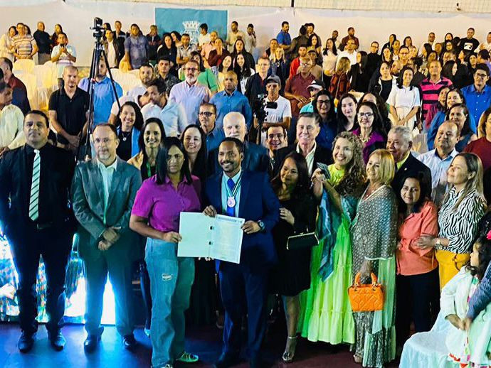 A solenidade aconteceu no Colégio Municipal Otoniel Ferreira dos Santos, na segunda-feira (03)