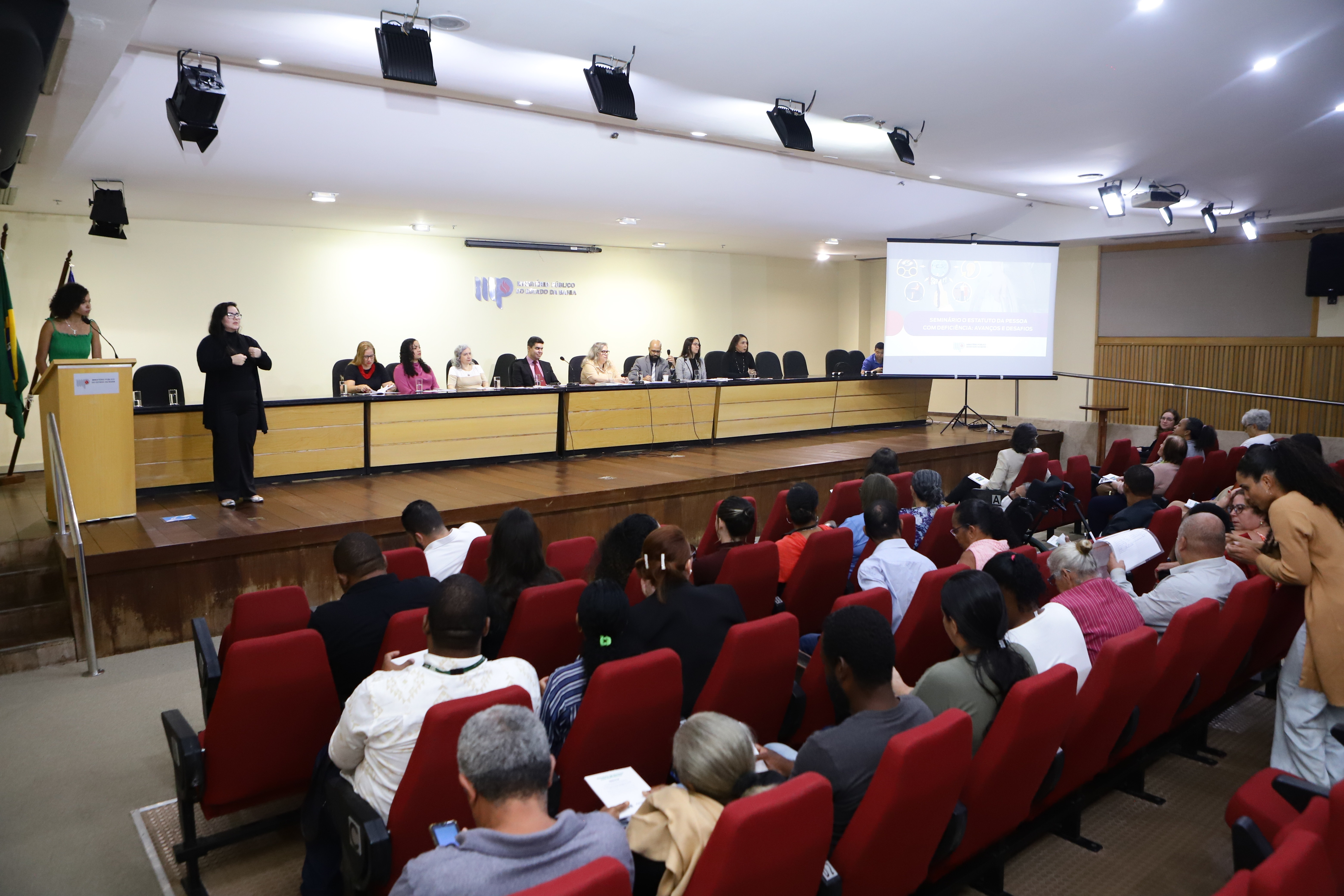 O evento buscou debater a temática e fomentar o desenvolvimento de um olhar mais sensível e atento da sociedade às necessidades desse público O evento buscou debater a temática e fomentar o desenvolvimento de um olhar mais sensível e atento da sociedade às necessidades desse público