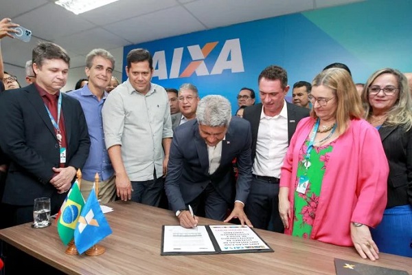 O governador Jerônimo Rodrigues (PT) assina acordo com a Caixa O governador Jerônimo Rodrigues (PT) assina acordo com a Caixa