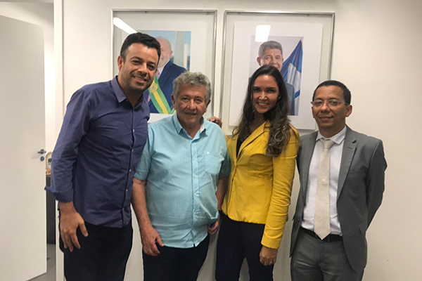 O secretário de Relações Institucionais do governo do Estado, Luiz Caetano, recebeu representantes do PT de Central