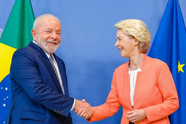 O presidente Lula com a presidente da Comissão Europeia, Ursula von der Leyen no encontro Celac-UE nesta segunda (17), em Bruxelas O presidente Lula com a presidente da Comissão Europeia, Ursula von der Leyen no encontro Celac-UE nesta segunda (17), em Bruxelas