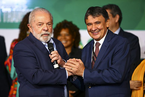 O presidente Lula e o ministro do Desenvolvimento Social, Wellington Dias O presidente Lula e o ministro do Desenvolvimento Social, Wellington Dias