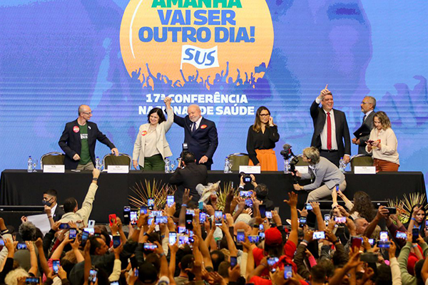 Cerimônia de encerramento da 17ª Conferência Nacional de Saúde, em Brasília