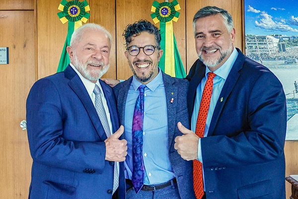 Ex-deputado Jean Wyllys foi recebido por Lula e Paulo Pimenta