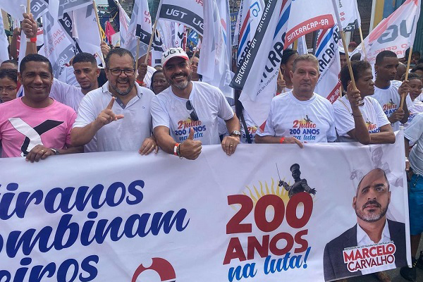 O ex-deputado estadual Jacó (PT) e o presidente da UGT-BA, Marcelo Carvalho, durante o desfile do 2 de Julho O ex-deputado estadual Jacó (PT) e o presidente da UGT-BA, Marcelo Carvalho, durante o desfile do 2 de Julho