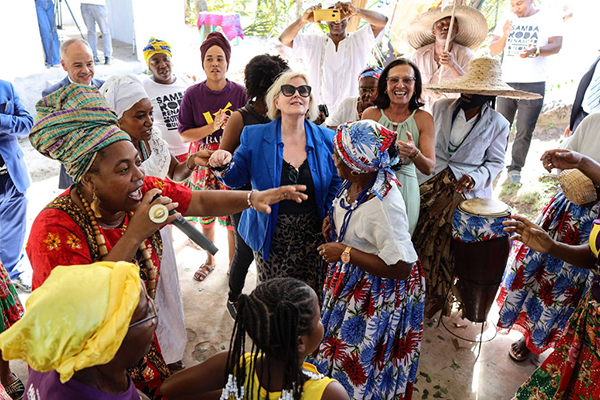 Presidente do STF, ministra Rosa Weber, participa da roda de samba e assiste manifestações culturais do quilombo Quingoma, em Lauro de Freitas (BA) Presidente do STF, ministra Rosa Weber, participa da roda de samba e assiste manifestações culturais do quilombo Quingoma, em Lauro de Freitas (BA)