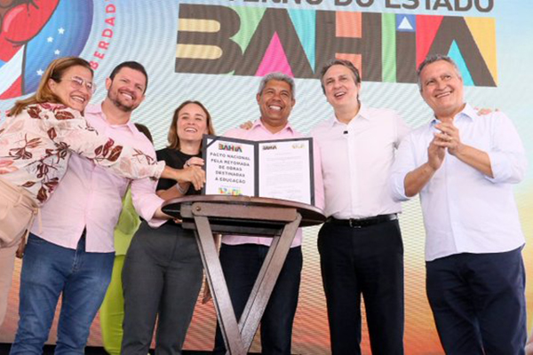 Ao lado de Jerônimo Rodrigues e do ministro da Educação, Camilo Santana, Rui Costa participou de inauguração de escola em Feira de Santana Ao lado de Jerônimo Rodrigues e do ministro da Educação, Camilo Santana, Rui Costa participou de inauguração de escola em Feira de Santana