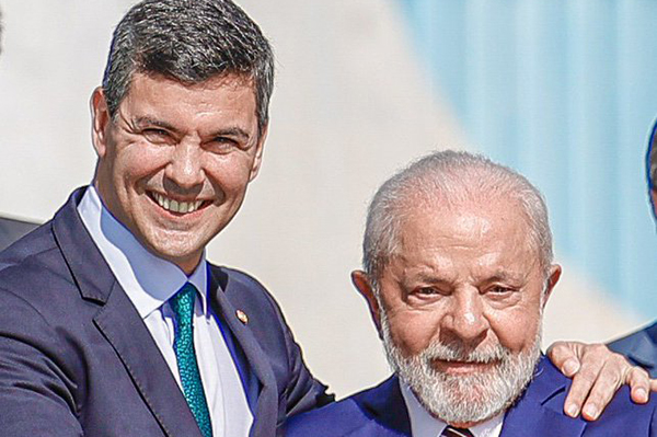 O presidente do Paraguai, Santiago Peña, com o presidente Lula