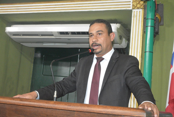 Líder do PT na Câmara de Salvador, o vereador Tiago Ferreira
