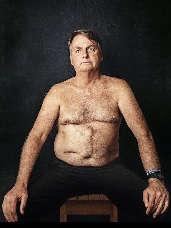 O ex-presidente Jair Bolsonaro (PL) sem camisa em foto divulgada após o resultado do julgamento que o tornou inelegível no TSE