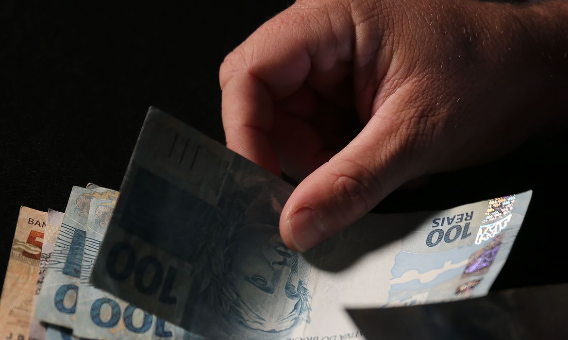 Parcela tem adicional de R$ 50 a gestantes e filhos de 7 a 18 anos