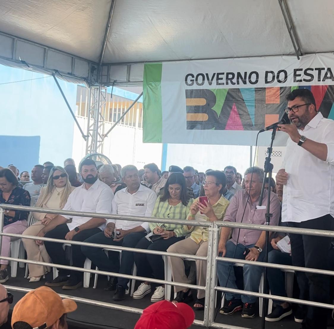 Aliado de Elmar Nascimento participa de inauguração ao lado de Jerônimo em mais um sinal de aproximação Aliado de Elmar Nascimento participa de inauguração ao lado de Jerônimo em mais um sinal de aproximação