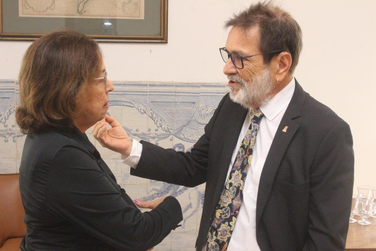 Deputada Lídice da Mata (PSB) e o reitor da Universidade Federal da Bahia (Ufba), Paulo Miguez