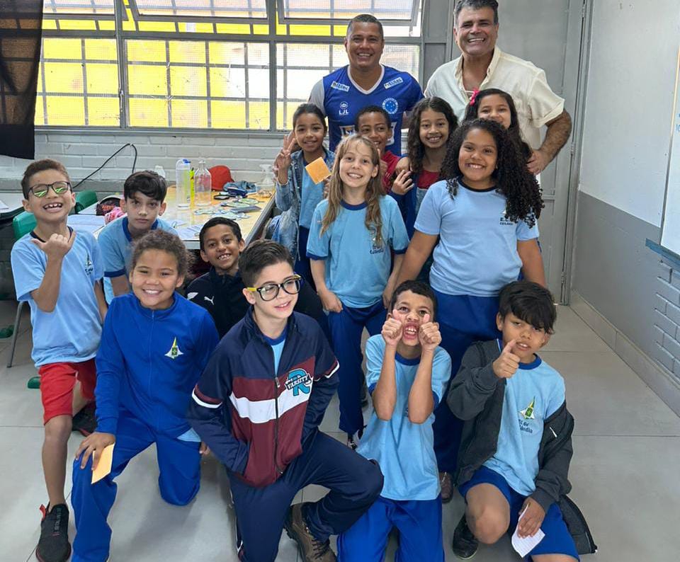 Durante a visita, o atleta ressaltou que a "educação e o esporte transformam vidas" Durante a visita, o atleta ressaltou que a "educação e o esporte transformam vidas"